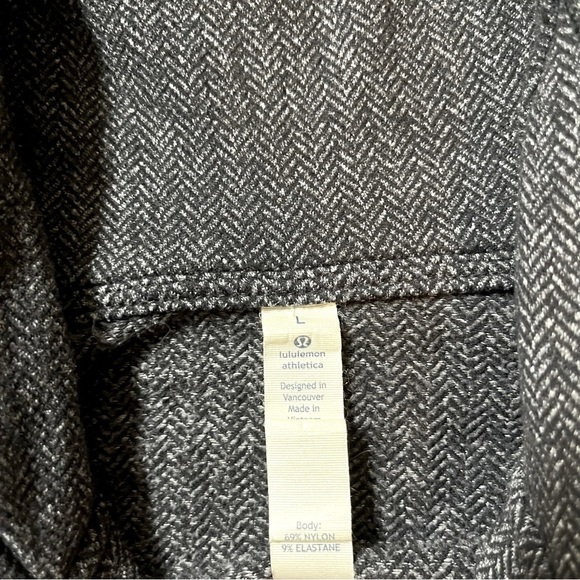 Lululemon Herringbone Zip Up Jacket
LARGE. 1/4 zip - Picture 2 of 8